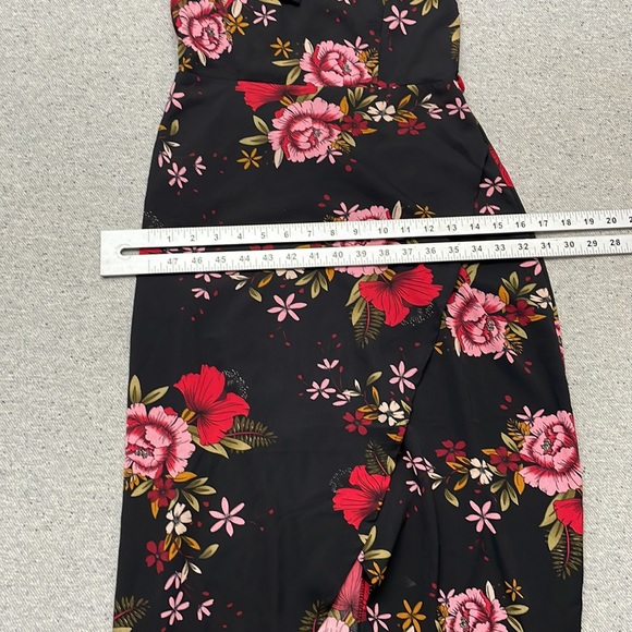 Missguided Black Flowery Dress - Picture 5 of 8